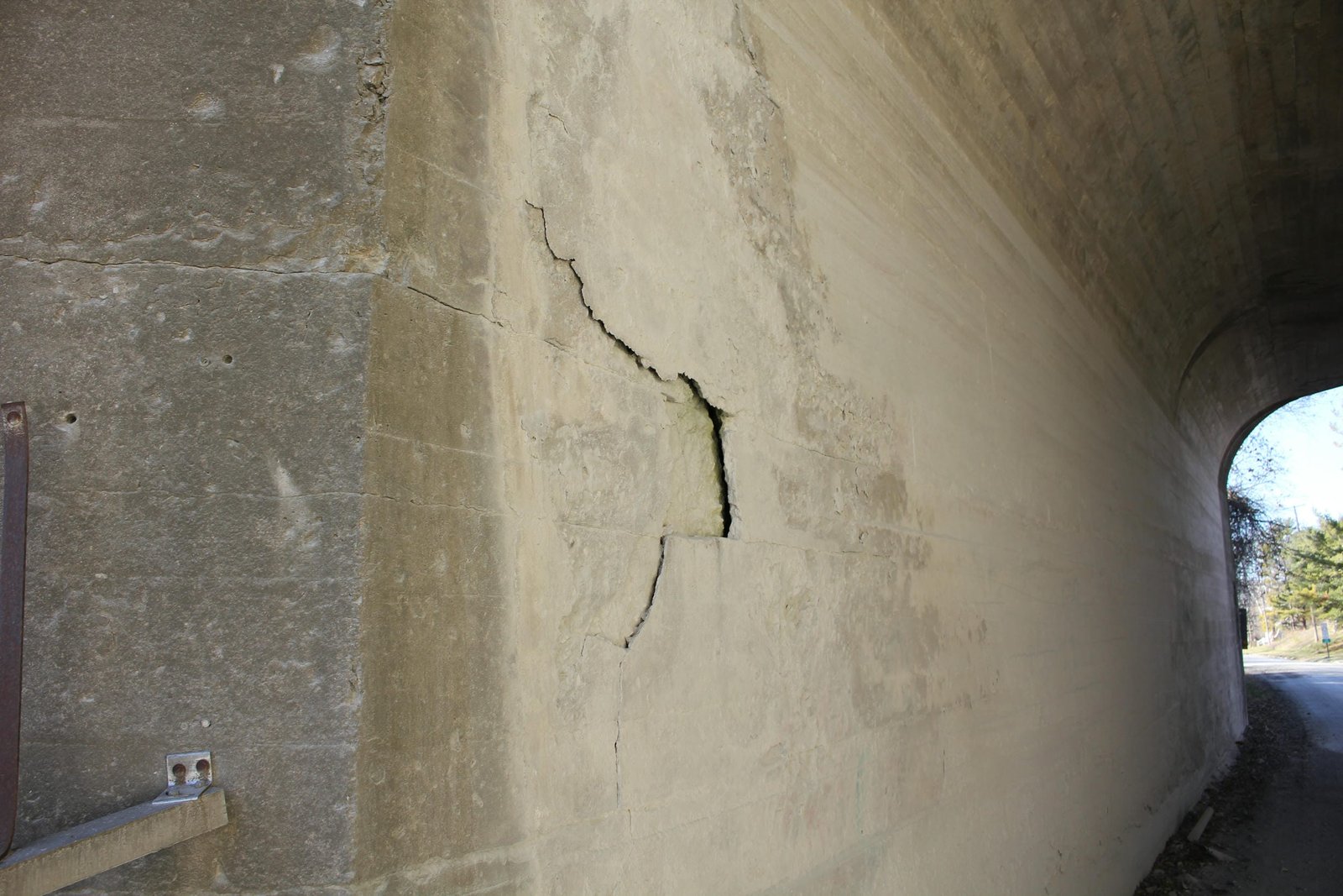 Cracking on west abutment